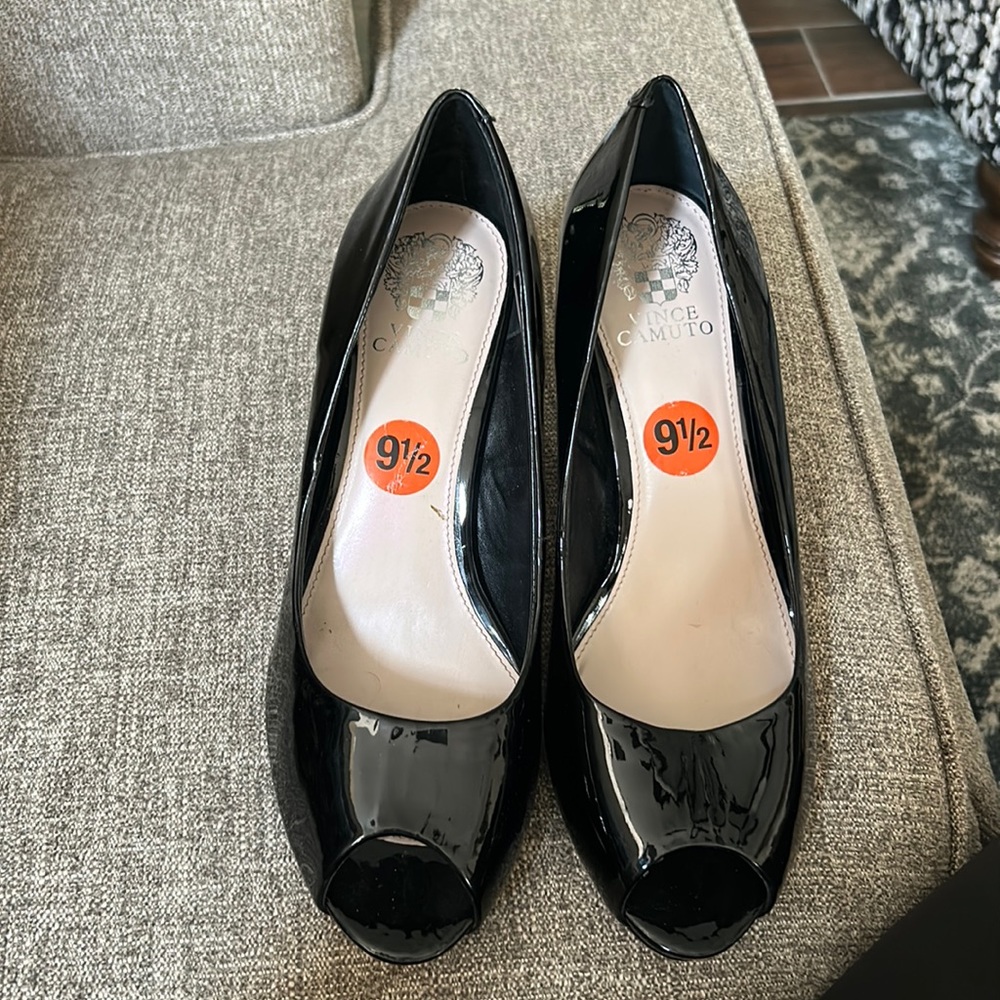 Women black pep toe high heel.